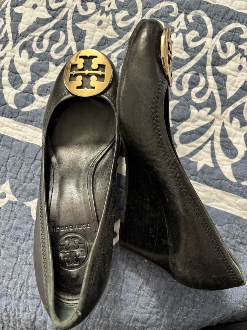 TORY BURCH Size 7.5 Black Leather Wedge Heel Pumps Gold Toe Logo